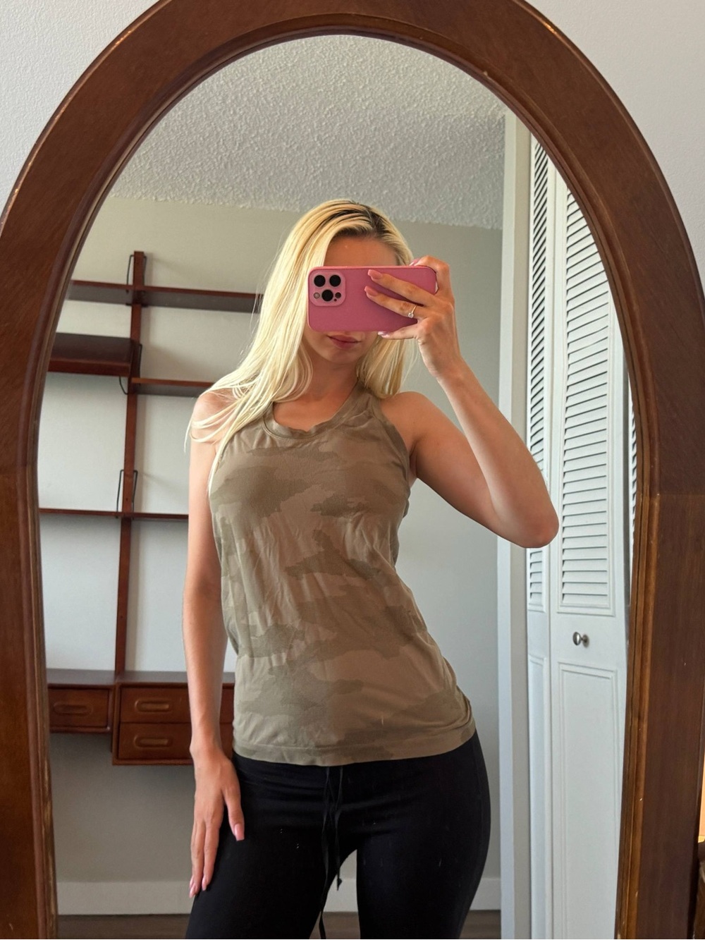 Sleeveless Camo Tank Top - Olive